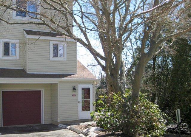 Deer Ridge End Unit Home in Danbury,CT 110 Coalpit Hill Road in Danbury,CT Condos