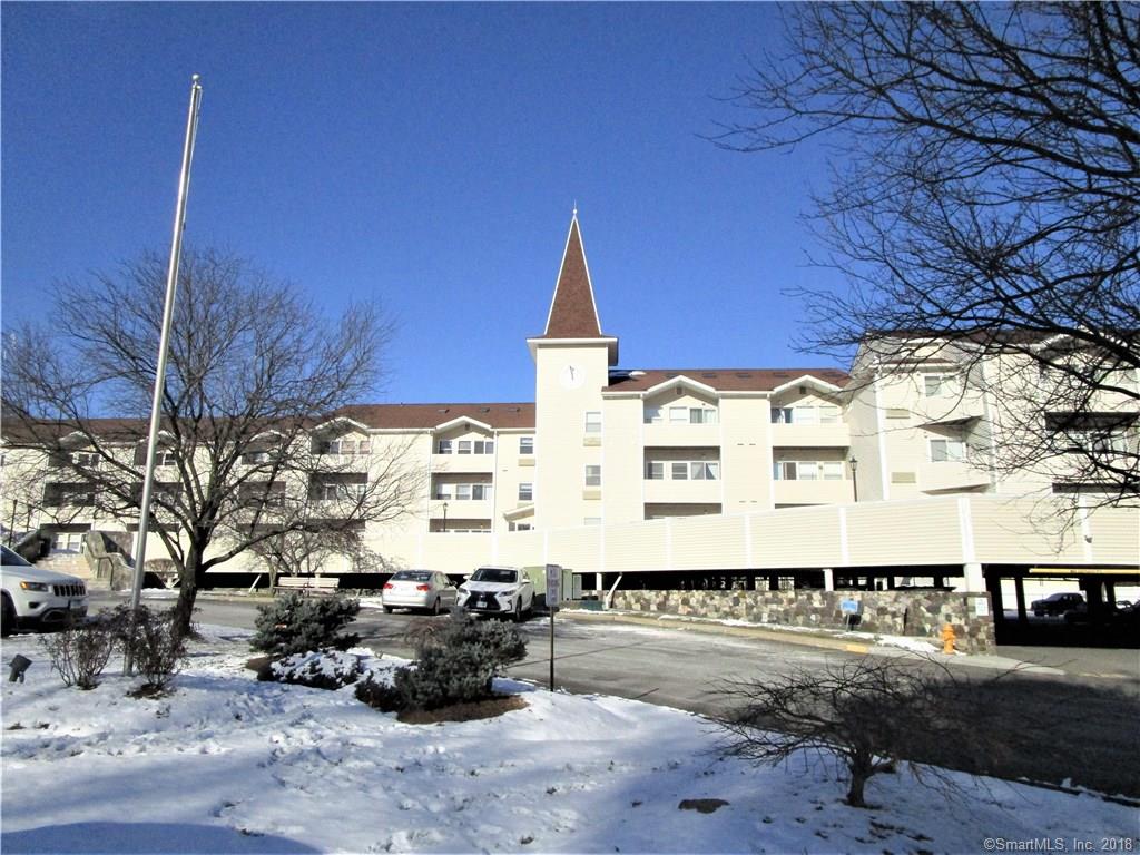 Modern Ranch Style Unit in Danbury,CT near downtown