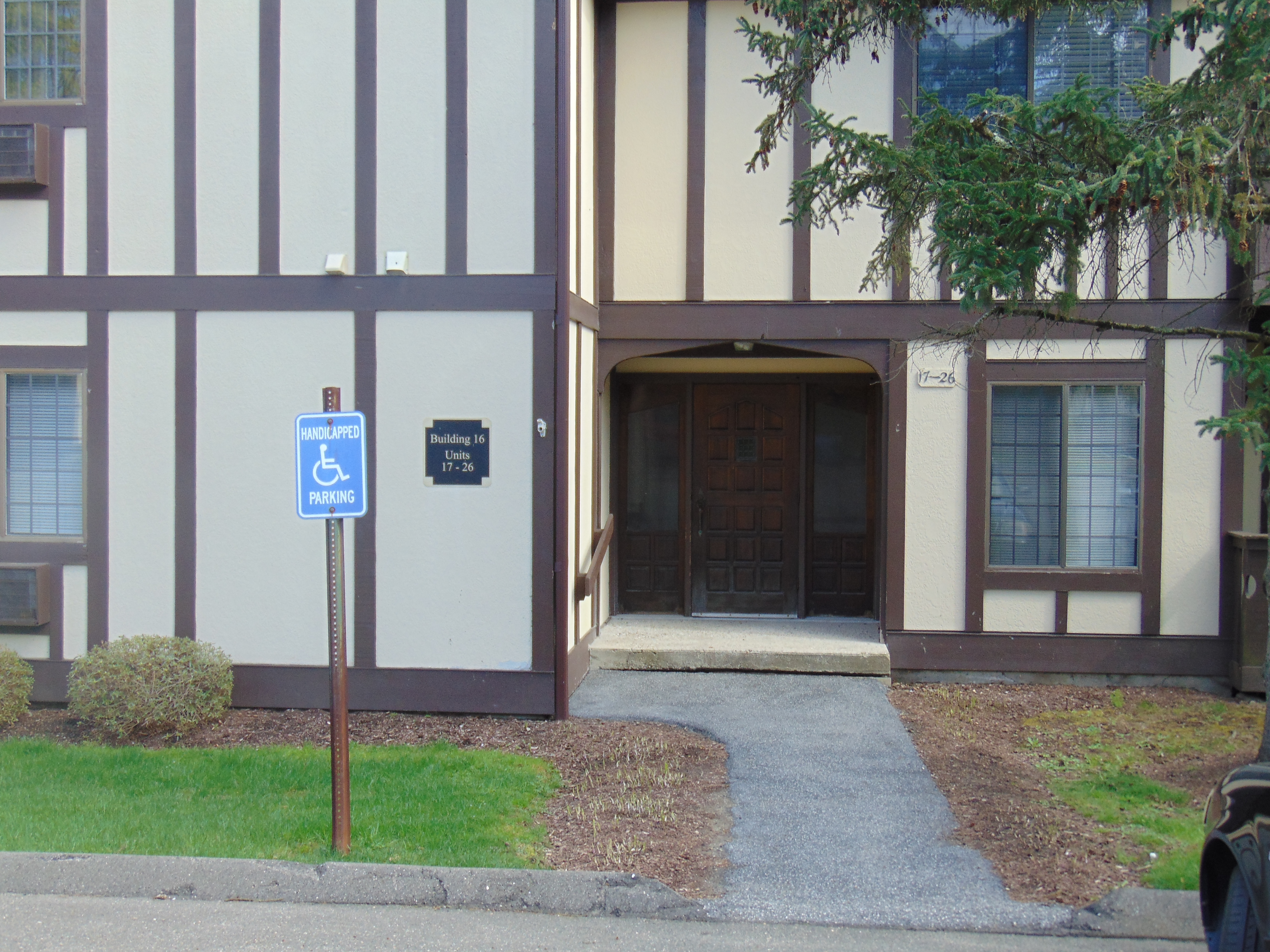 Ranch styled condominium at Rollingwood in Brookfield,CT Brookfield,CT real estate activity with condos